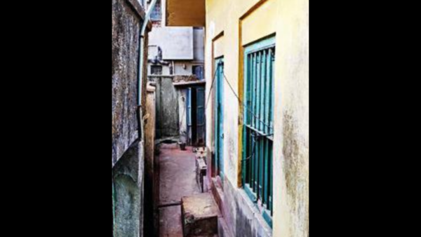 64-year-old spends 3 days with mom's body in Kolkata