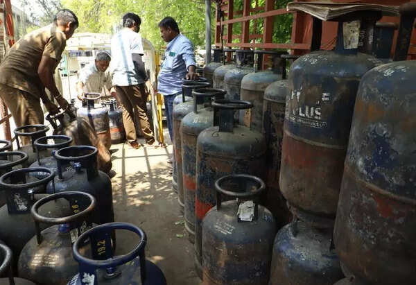 Oil companies revise LPG refill timelines, revert in a day