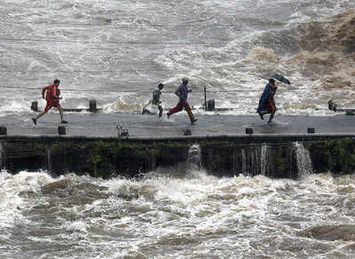 Kerala rains live updates: 29 people dead; 54,000 left homeless