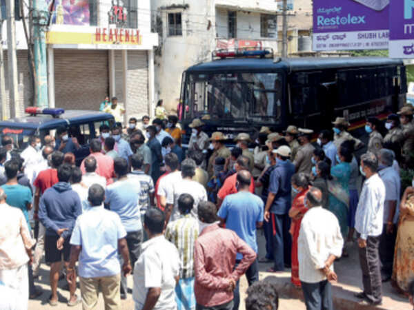 Mysuru: Nanjangud primary contacts moved out of lodge after row