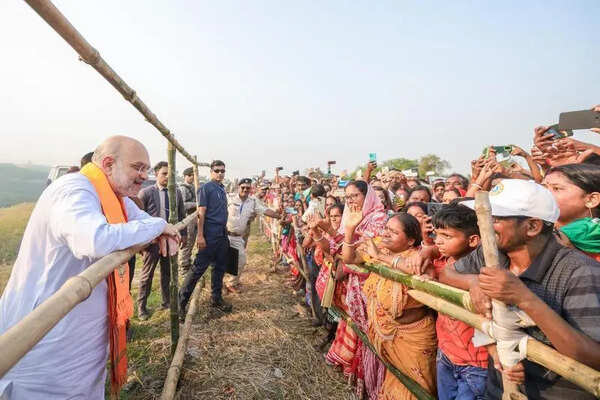 Kolkata now a city of slums because of infiltration: Shah