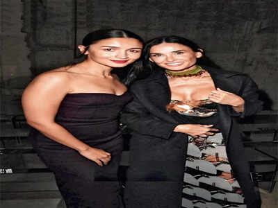 Alia strikes a pose with Demi Moore