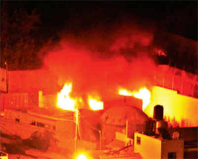 Palestinians torch Jewish shrine; stab Israeli soldier