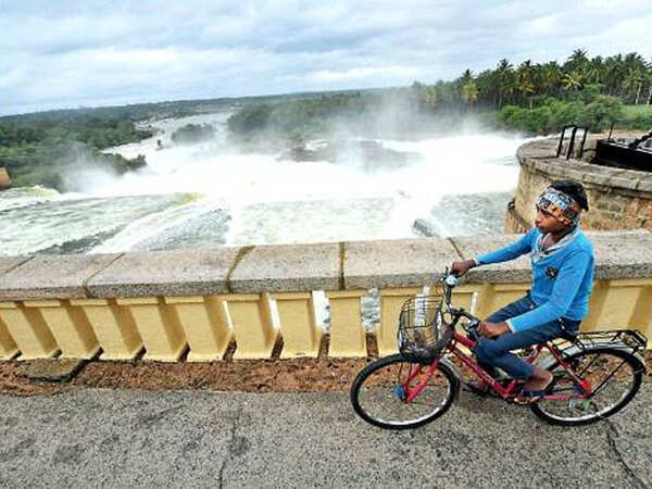 State of contrasts: 17 districts in Karnataka drenched, but 13 wait for rain