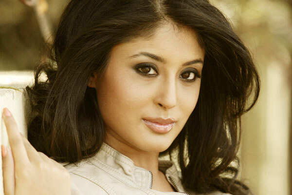 TV's darling 'Reporter' turns a year older!