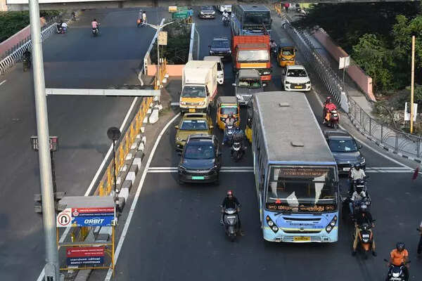 Cops allow right turn from OMR under new flyover