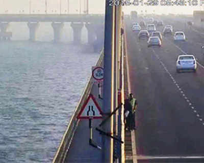 2 sea link security guards talk woman out of suicide