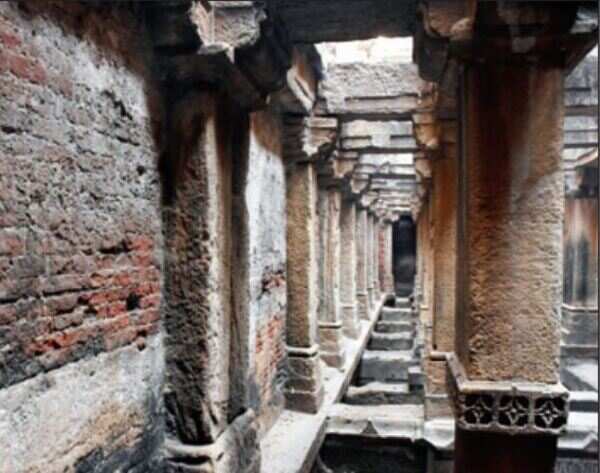 529-year-old Vav lies in a shambles