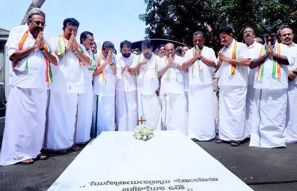 As Kerala polls approach, UDF candidates flock to Oommen Chandy’s grave