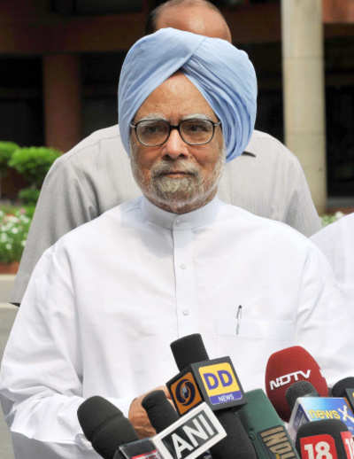 Man disrupts PM Manmohan Singh's speech, bundled out