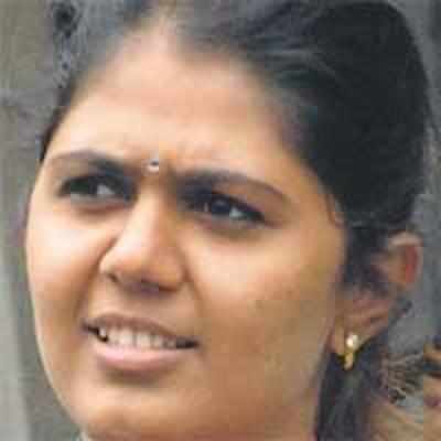 Munde's MLA daughter files privilege motion against Bhujbal