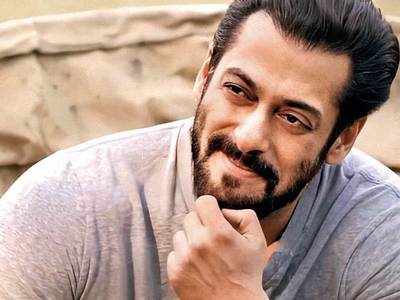 As Lockdown 4.0 begins, Salman Khan makes a quick visit to Mumbai to meet his parents