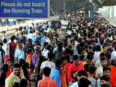 Central Railway's right advice to commuters: 'Keep left' while travelling