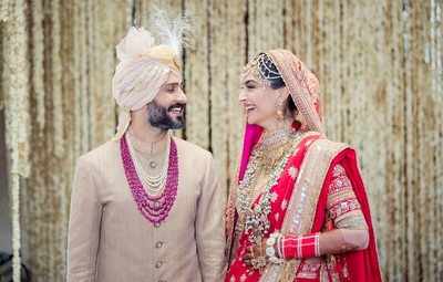 ​​Sonam Kapoor-Anand Ahuja Wedding Live Updates: Sonam Kapoor marries Anand Ahuja; B-Town pours in wishes; Arjun Kapoor, Ranveer Singh rap on masakali