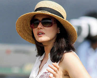 Preity Zinta faces non-bailable arrest warrant for bounced cheque of 18 lakh