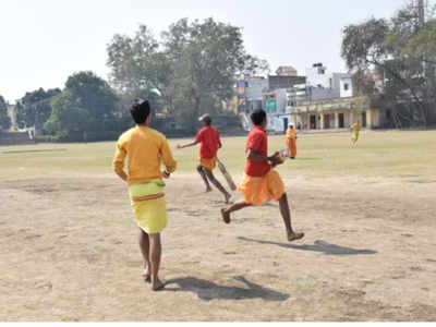 Watch: Cricket match played in dhoti-kurta with commentary in Sanskrit