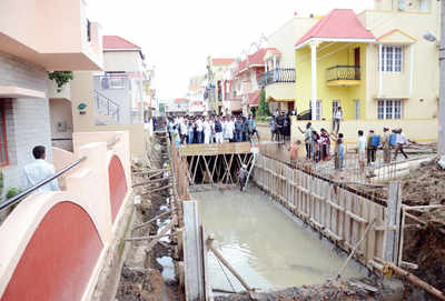 Legislature committee inspects flood-hit areas