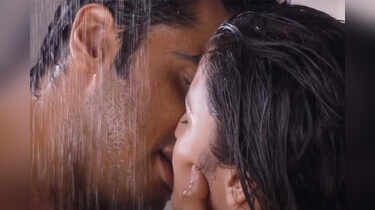Alia bhatt hot kisses discount