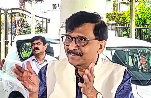 Raut meets Nashik collector, warns of agitation over attack on farmers