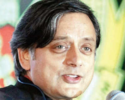 Tharoor meets SIT before flying out to Thiruvananthapuram