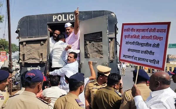 Police register cases against 250 agitators for Shaktipeeth Expressway protest