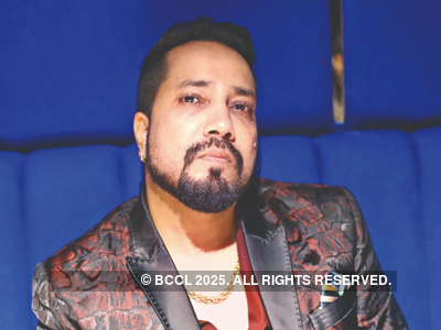 AICWA and FWICE boycott Mika Singh after performance in Karachi