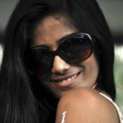Poonam Pandey adamant on baring all for Team India