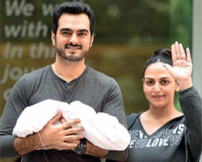 Esha Deol, Bharat Takhtani bring baby girl Radhya home
