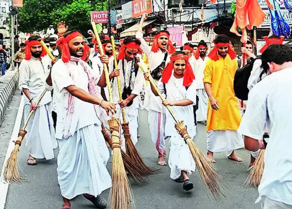‘Jai Jagannath’ reverberates in air as holy chariots roll out