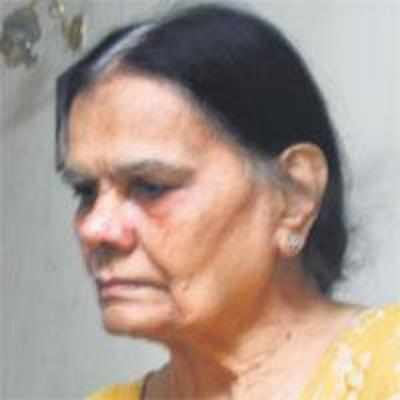 72-yr-old robbed '" a stone's throw away from CM's home
