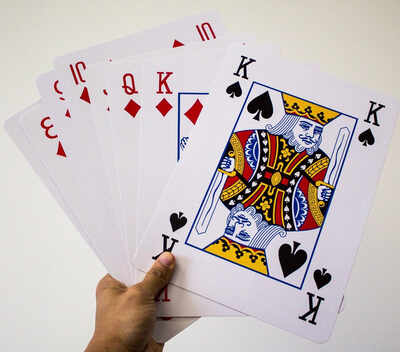 Game’s up as cops deal city card clubs a bad hand Game’s up as cops deal city card clubs a bad hand