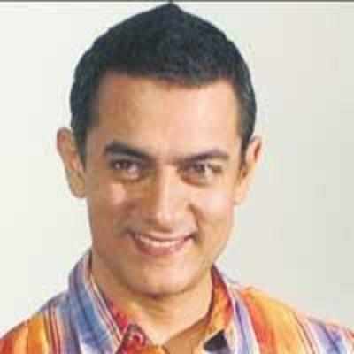 I admire Akshay, says Aamir