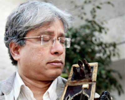 Maestro who helped establish sarangi as a solo instrument