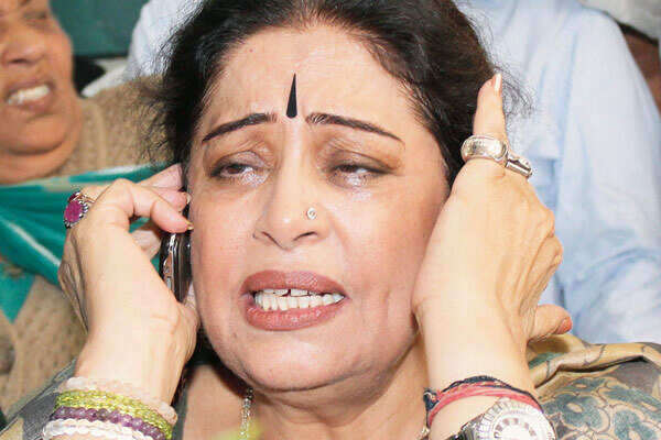 Battle of the dimples - Kirron Kher and Gul Panag