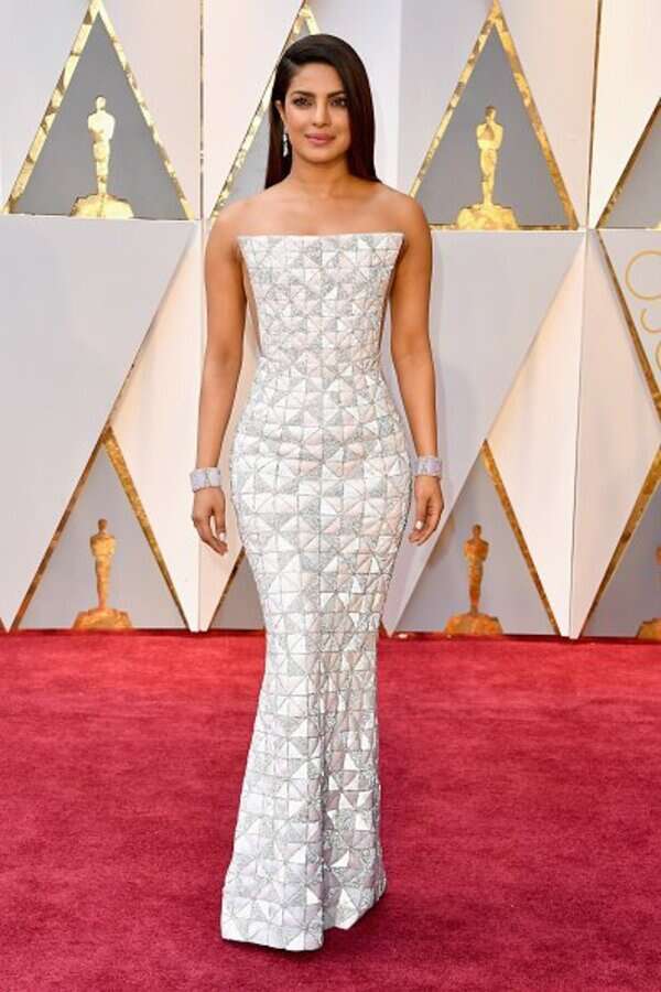Oscars 2017: Here’s the first look of Priyanka Chopra from the red carpet