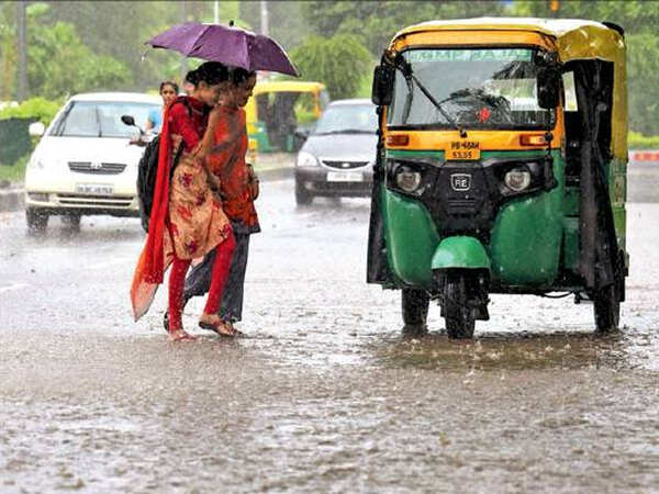 Commuters face the wrath of rains