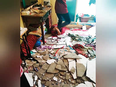 Four people,  including a woman and a four-year-old, injured as false ceiling collapses