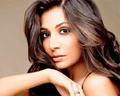 Monica Dogra to romance Vivaan Shah
