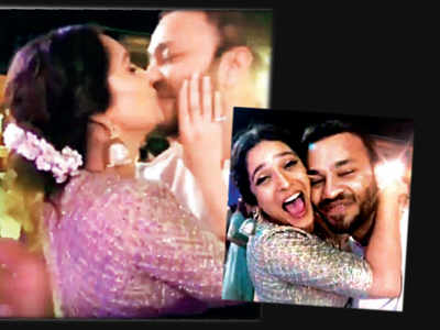 Ankita Lokhande and Vicky Jain kiss 
