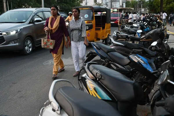 No parking plan leaves Vandiyur Park roads choked