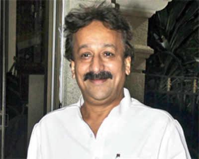 ED raids Baba Siddique’s premises