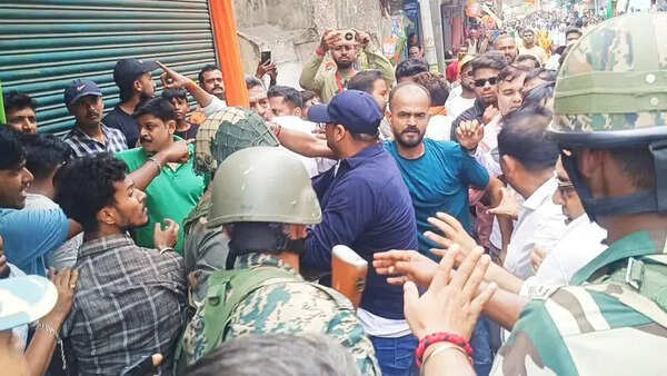 2 cops transferred after TMC-BJP clash in Howrah