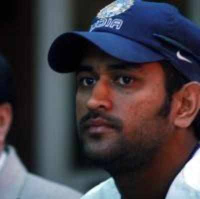 Three arrested in Dhoni extortion case