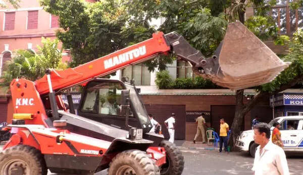 Notice, time relief? KMC mulls Abhishek options