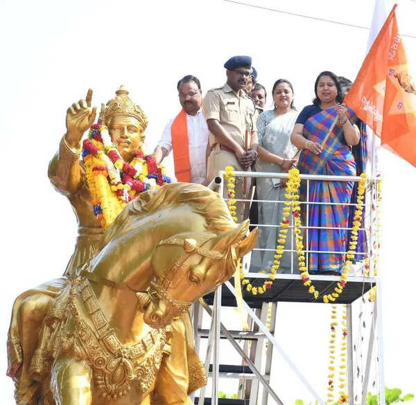 Basava Jayanti marked with processions, tributes across Dharwad
