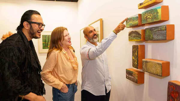 Art lovers gather for a weekend of design & dialogue