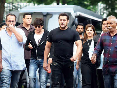 Zero movie trailer: Shah Rukh Khan, Salman Khan come together this Eid with Zero trailer attached to Race 3