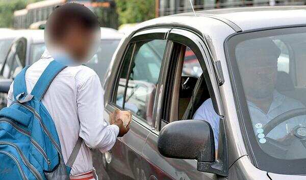 Delhi: In school uniforms, these brothers learn lessons of life at a traffic signal