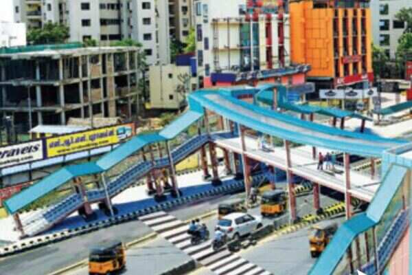 Pedestrians caught in traffic at Koyambedu ask for foot over-bridge