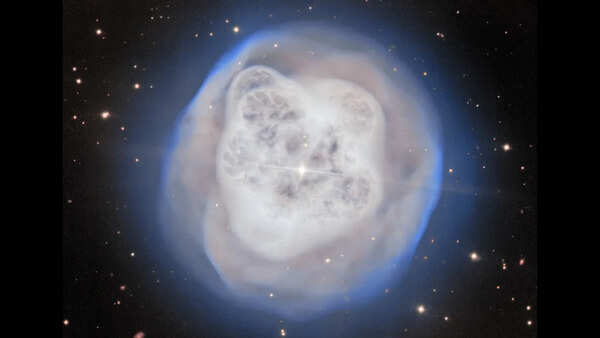 Cosmic ‘crystal ball’: Gemini North telescope captures glowing images of dying star 1500 light years away